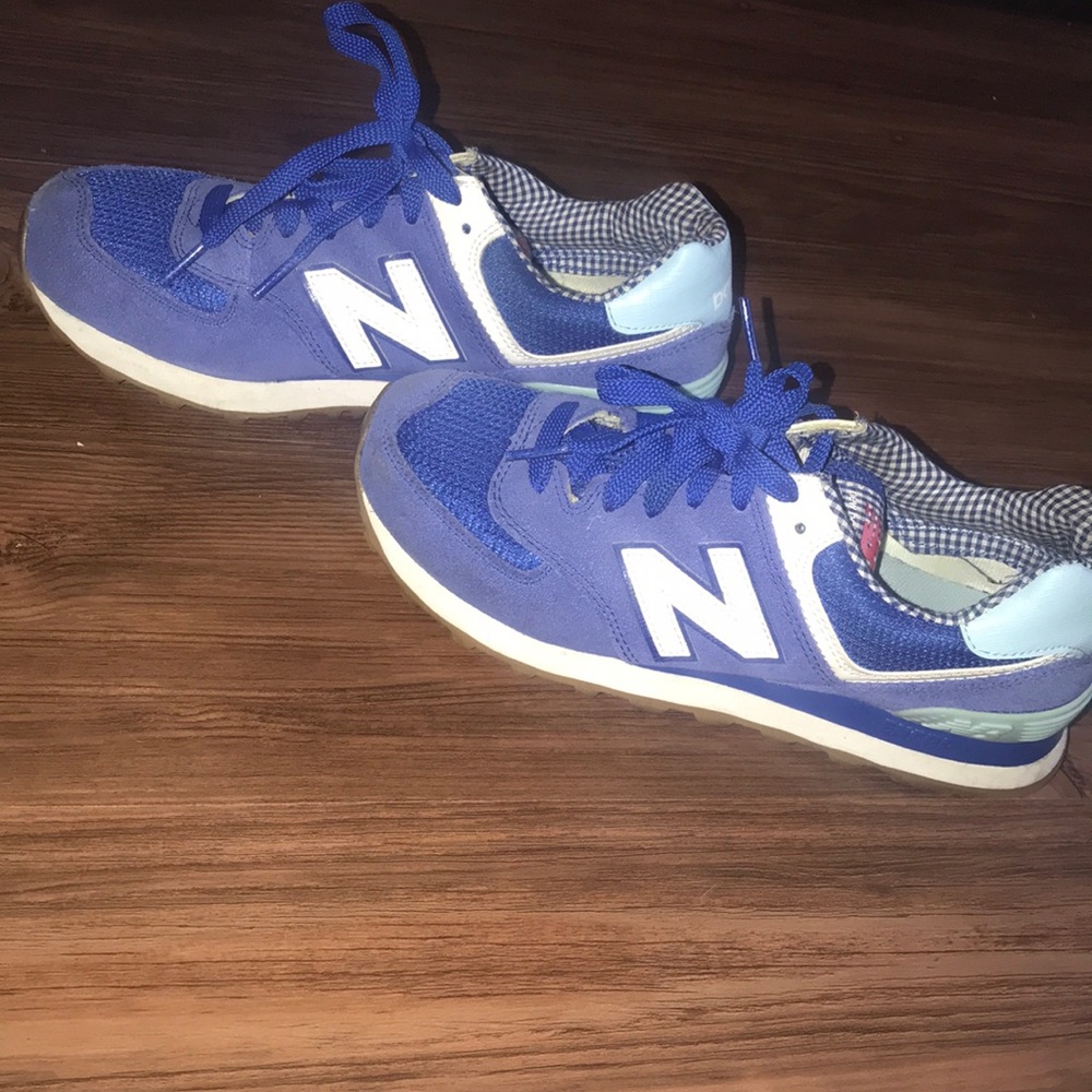 Blue New Balance woman’s sneakers
